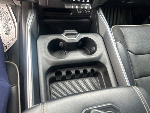 2022 RAM 1500 Laramie Crew Cab 4x4 5'7" Box