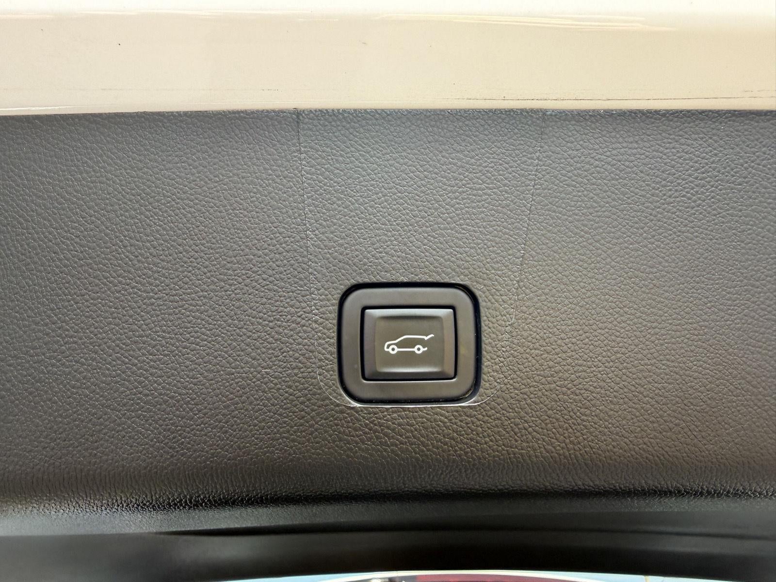 2023 Chevrolet Traverse Base