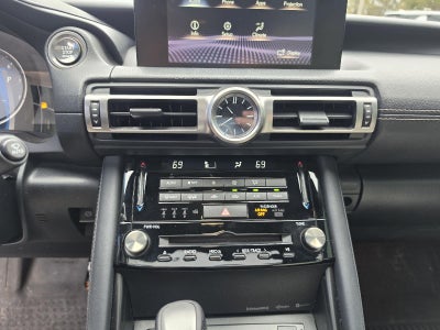 2022 Lexus IS 