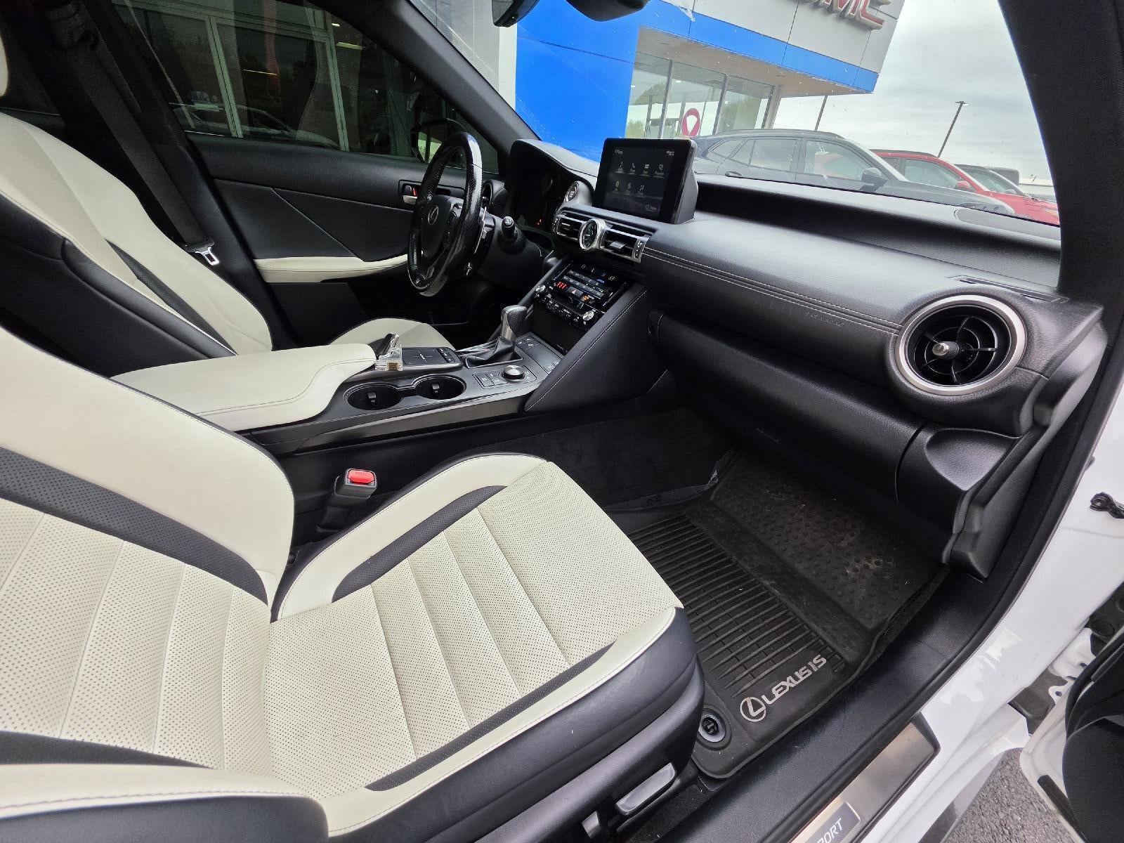 2022 Lexus IS 