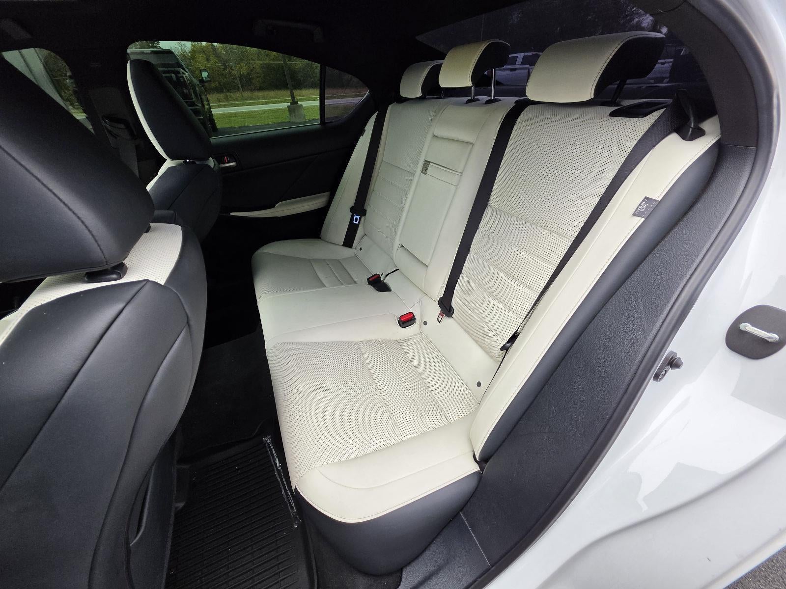 2022 Lexus IS 