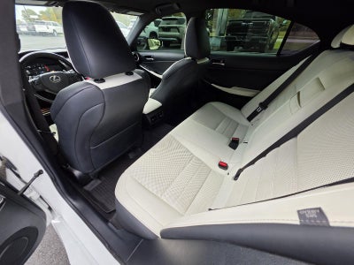 2022 Lexus IS 