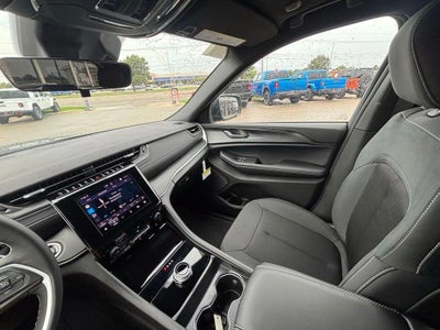 2025 Jeep Grand Cherokee Laredo X 4x4