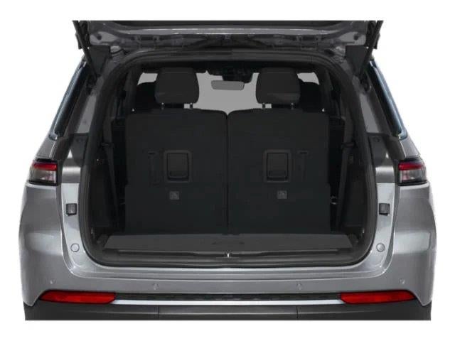 2027 Jeep Grand Cherokee Laredo Altitude