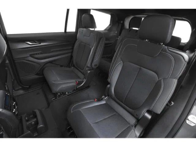 2027 Jeep Grand Cherokee Laredo Altitude