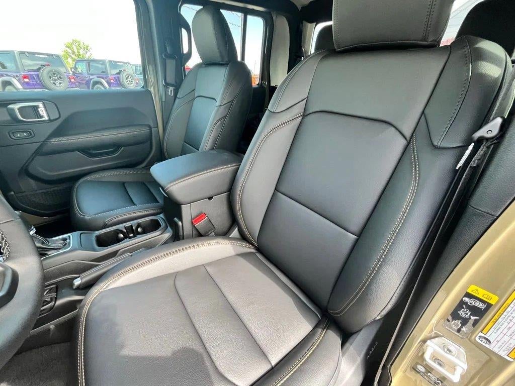2026 Jeep Gladiator GLADIATOR SAHARA 4X4