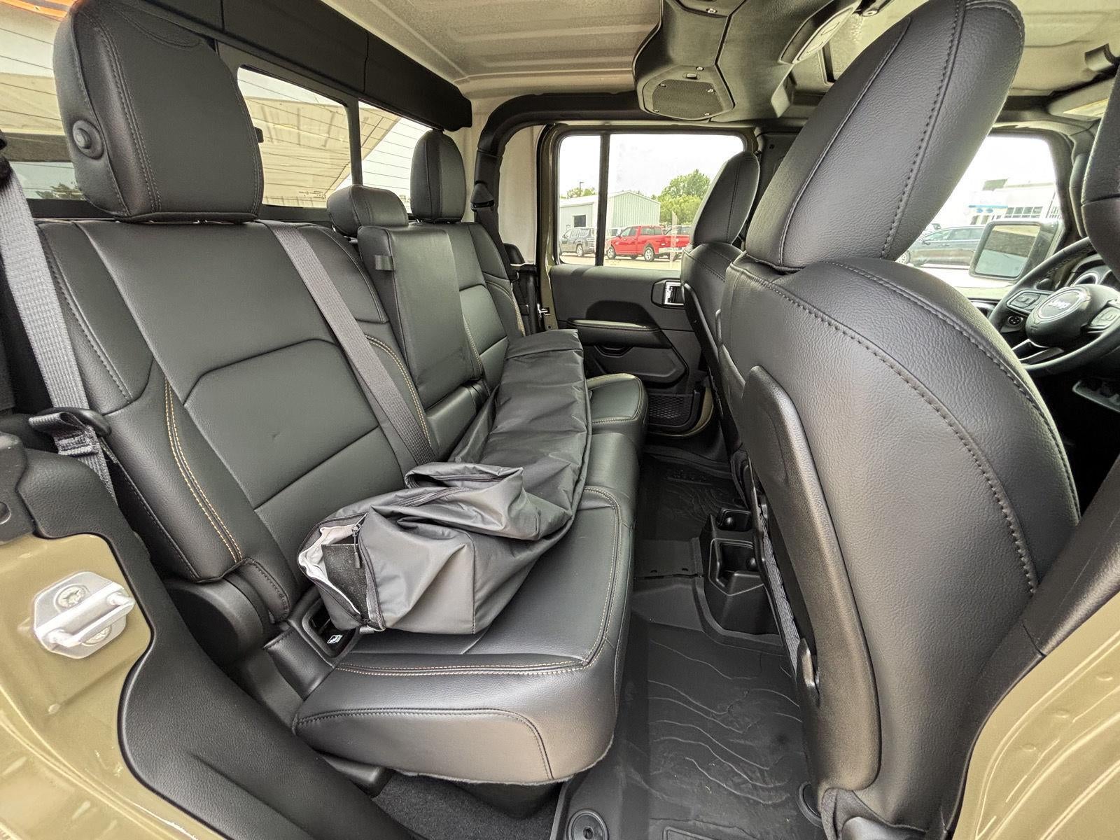 2026 Jeep Gladiator GLADIATOR SAHARA 4X4