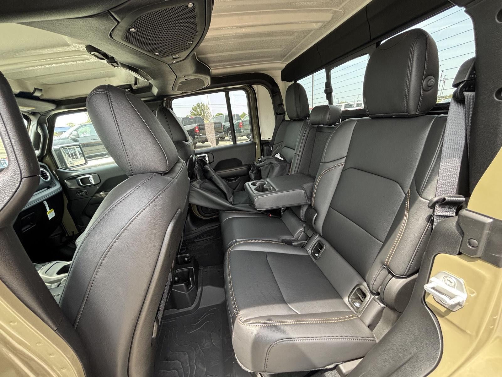 2026 Jeep Gladiator GLADIATOR SAHARA 4X4