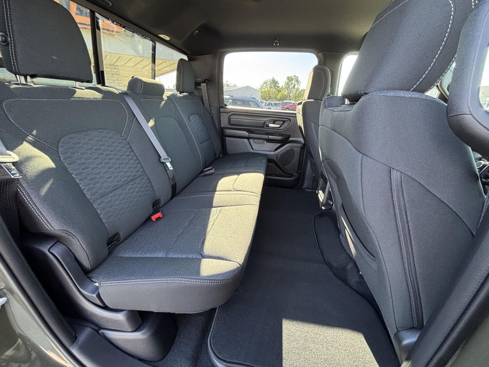 2027 RAM Ram 1500 RAM 1500 EXPRESS CREW CAB 4X4 5'7' BOX