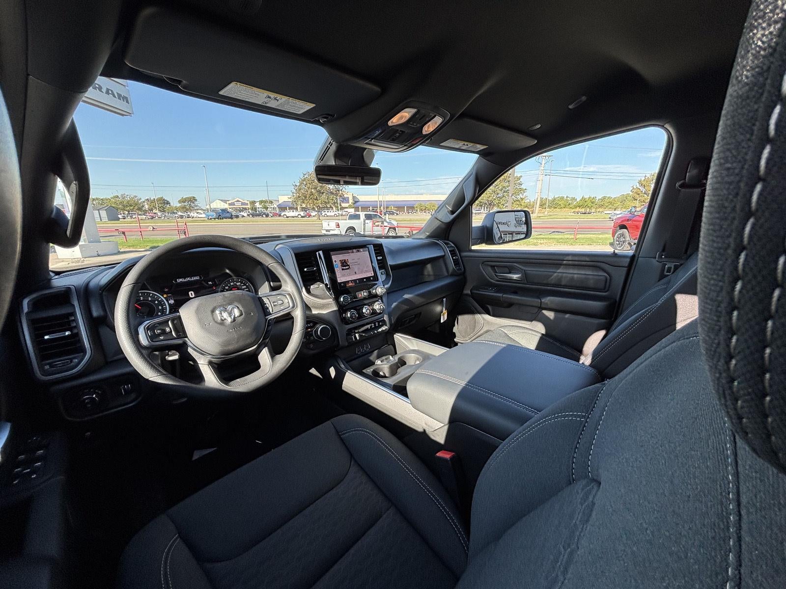 2027 RAM Ram 1500 RAM 1500 EXPRESS CREW CAB 4X4 5'7' BOX
