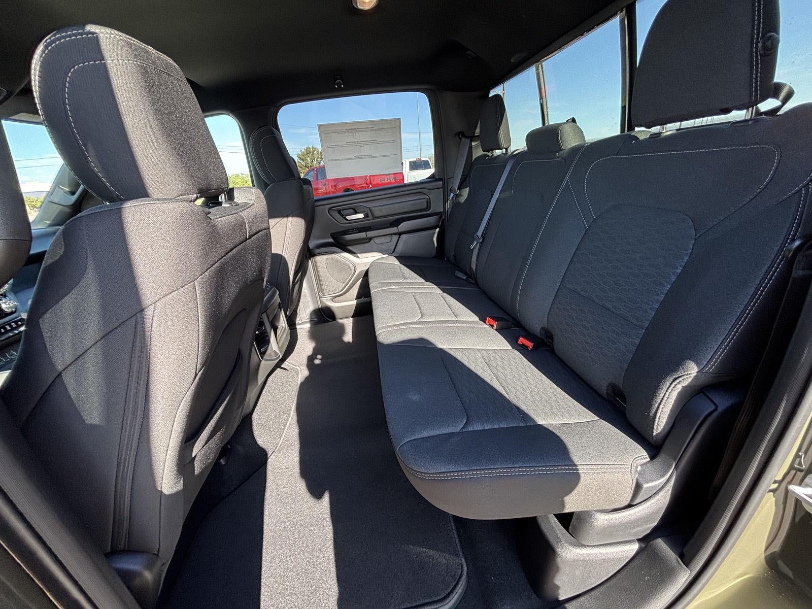 2027 RAM Ram 1500 RAM 1500 EXPRESS CREW CAB 4X4 5'7' BOX