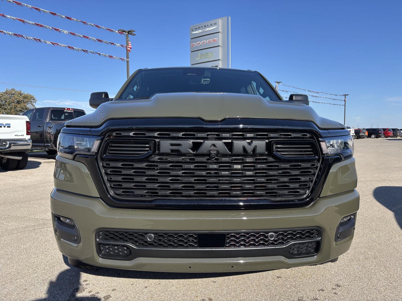 2027 RAM Ram 1500 RAM 1500 EXPRESS CREW CAB 4X4 5'7' BOX