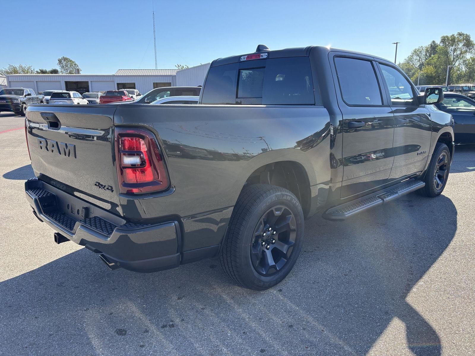 2027 RAM Ram 1500 RAM 1500 EXPRESS CREW CAB 4X4 5'7' BOX