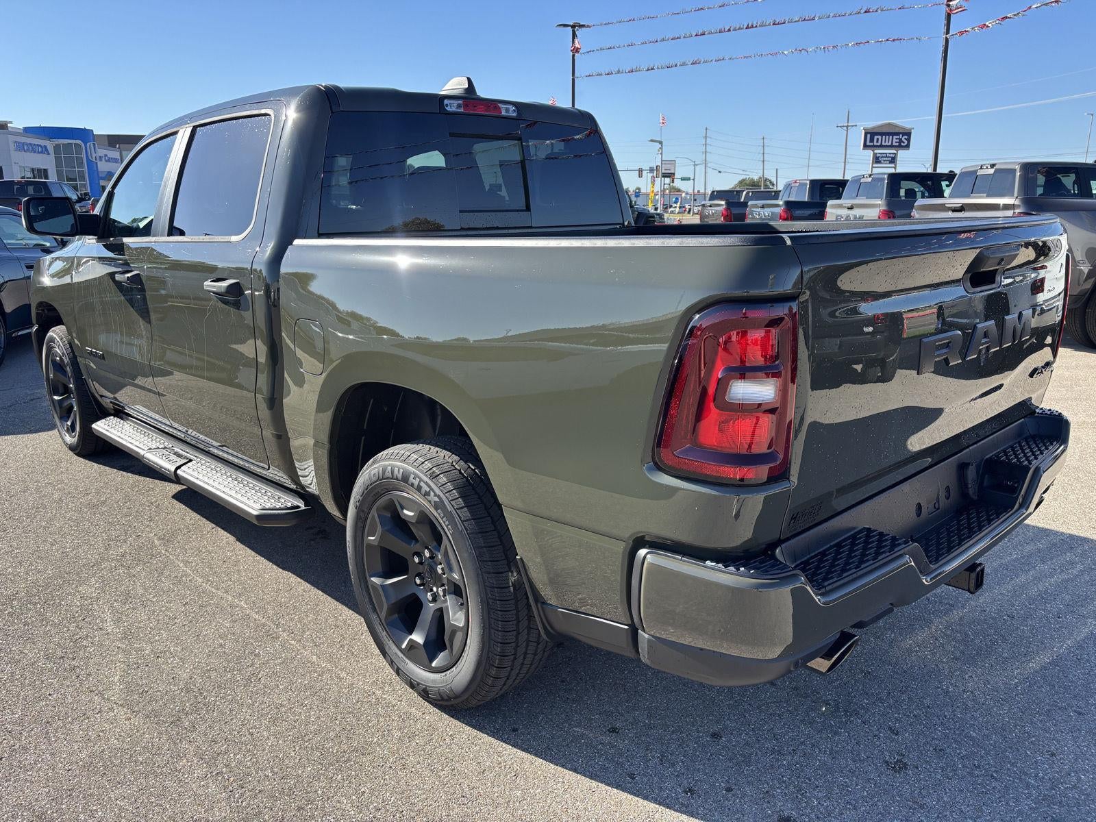 2027 RAM Ram 1500 RAM 1500 EXPRESS CREW CAB 4X4 5'7' BOX