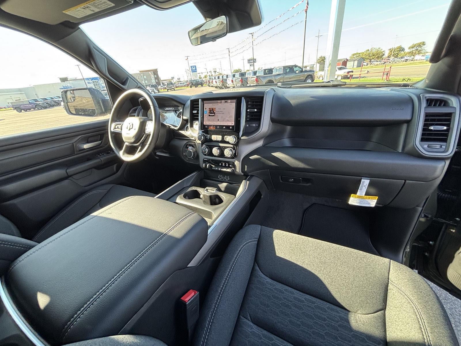 2027 RAM Ram 1500 RAM 1500 EXPRESS CREW CAB 4X4 5'7' BOX
