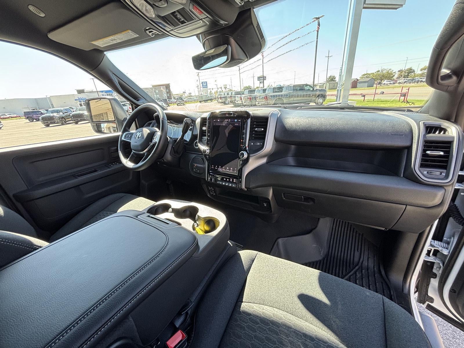 2027 RAM Ram 3500 RAM 3500 TRADESMAN CREW CAB 4X4 8' BOX