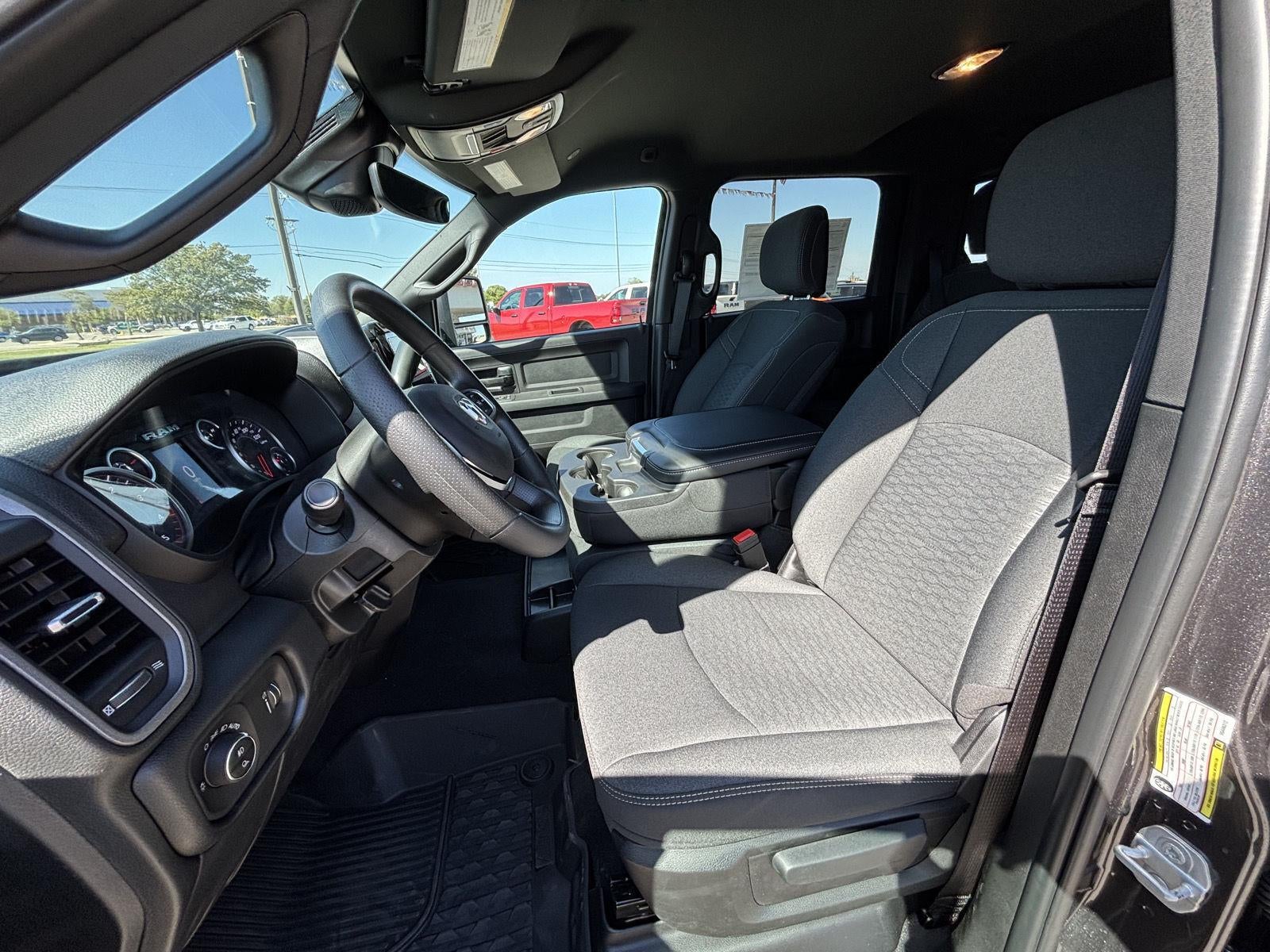 2027 RAM Ram 3500 RAM 3500 TRADESMAN CREW CAB 4X4 8' BOX