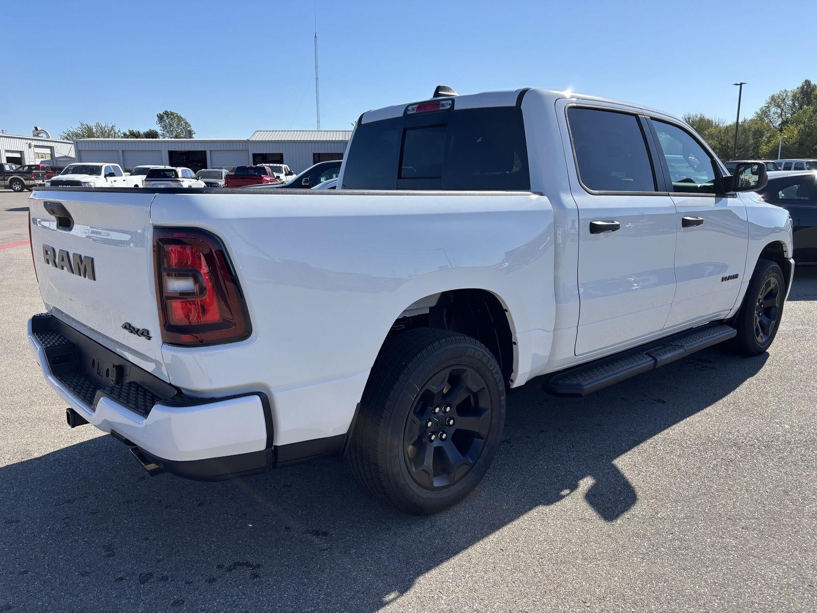 2027 RAM Ram 1500 RAM 1500 EXPRESS CREW CAB 4X4 5'7' BOX