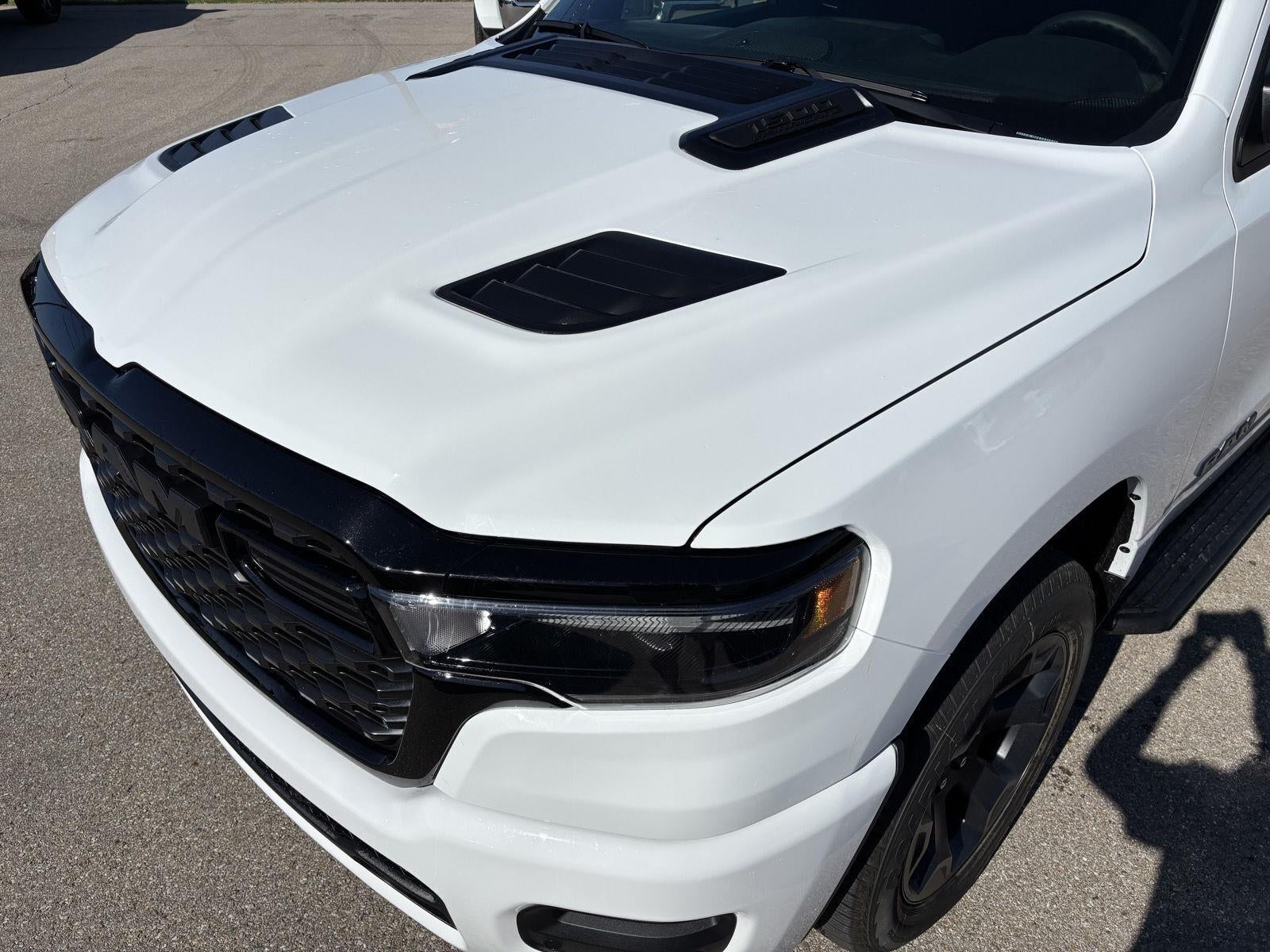 2027 RAM Ram 1500 RAM 1500 EXPRESS CREW CAB 4X4 5'7' BOX