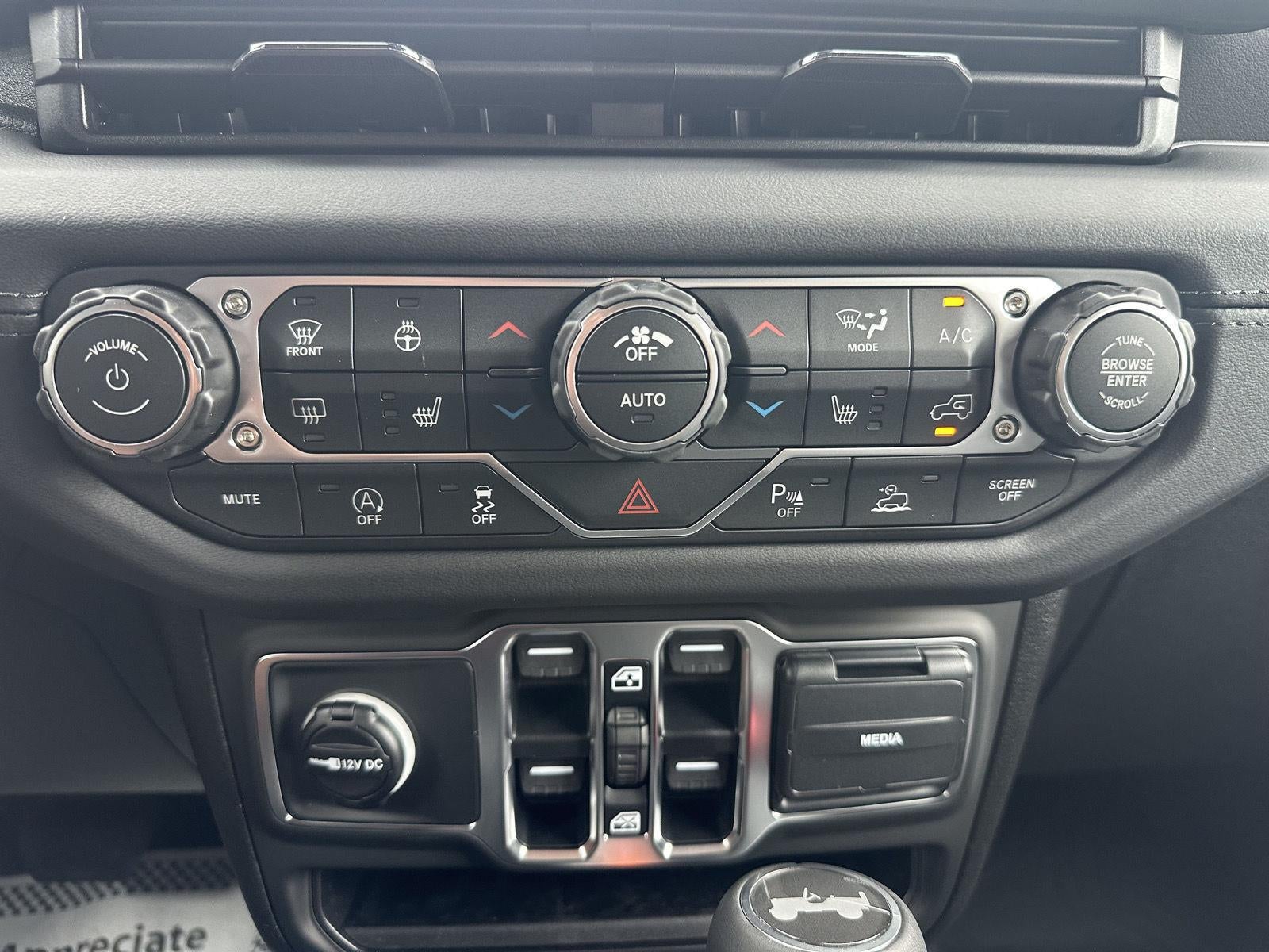 2027 Jeep Wrangler WRANGLER 4-DOOR SAHARA