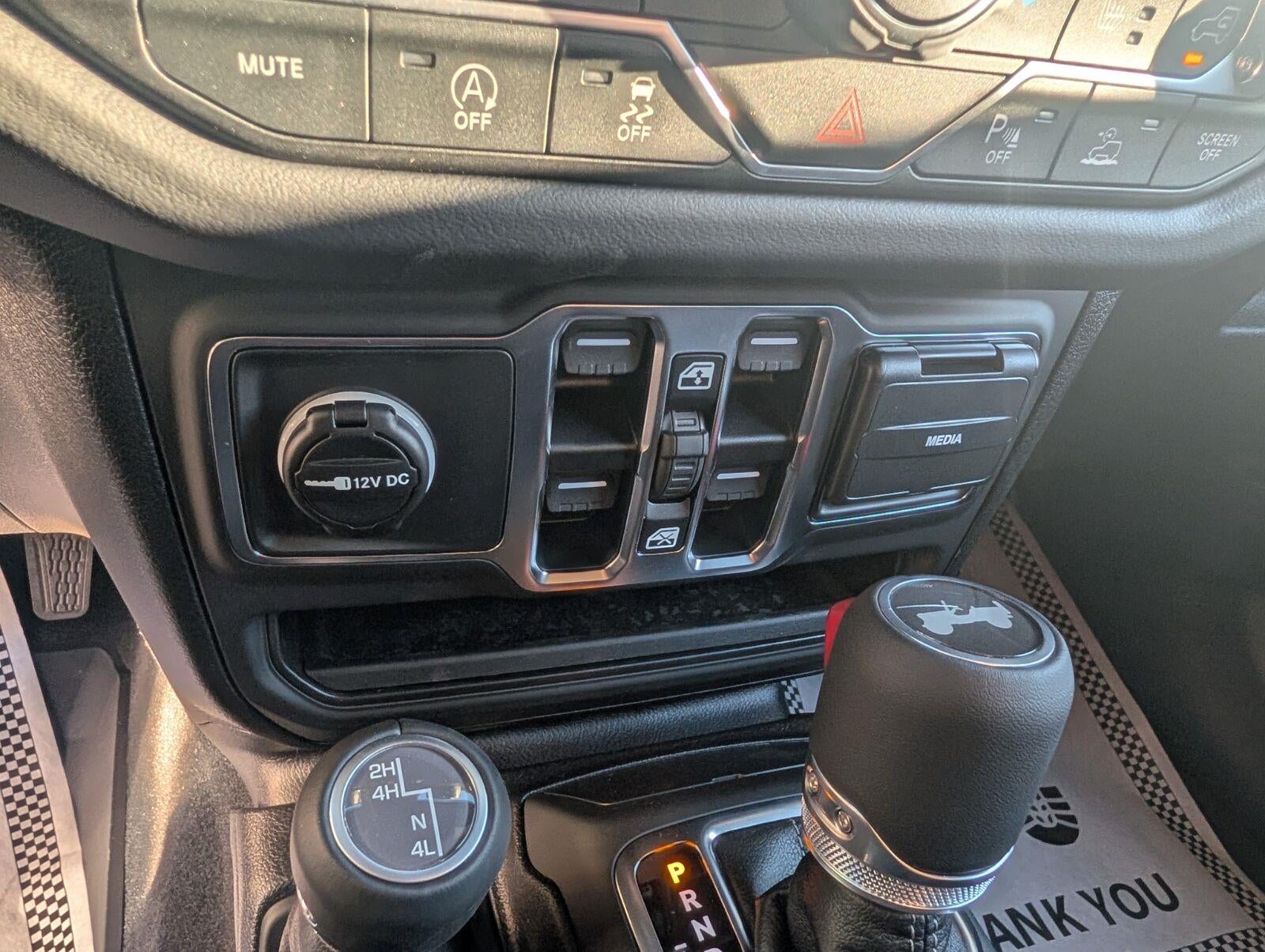 2027 Jeep Wrangler WRANGLER 4-DOOR SAHARA
