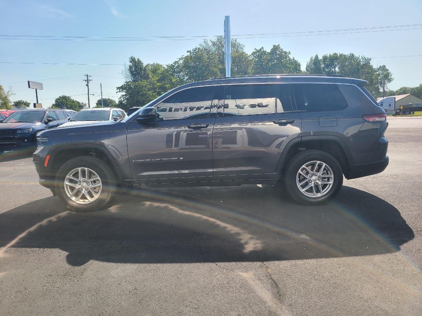2023 Jeep Grand Cherokee L Laredo 4x4