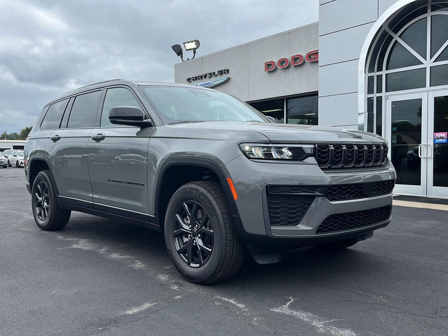 2027 Jeep Grand Cherokee GRAND CHEROKEE L LAREDO ALTITUDE 4X4