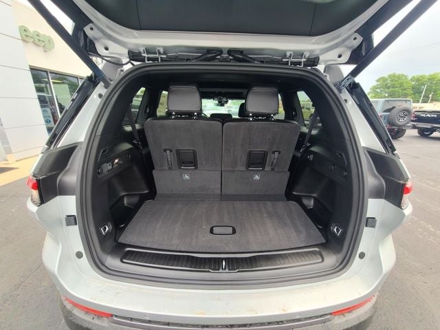 2026 Jeep Grand Cherokee GRAND CHEROKEE L LAREDO ALTITUDE 4X4