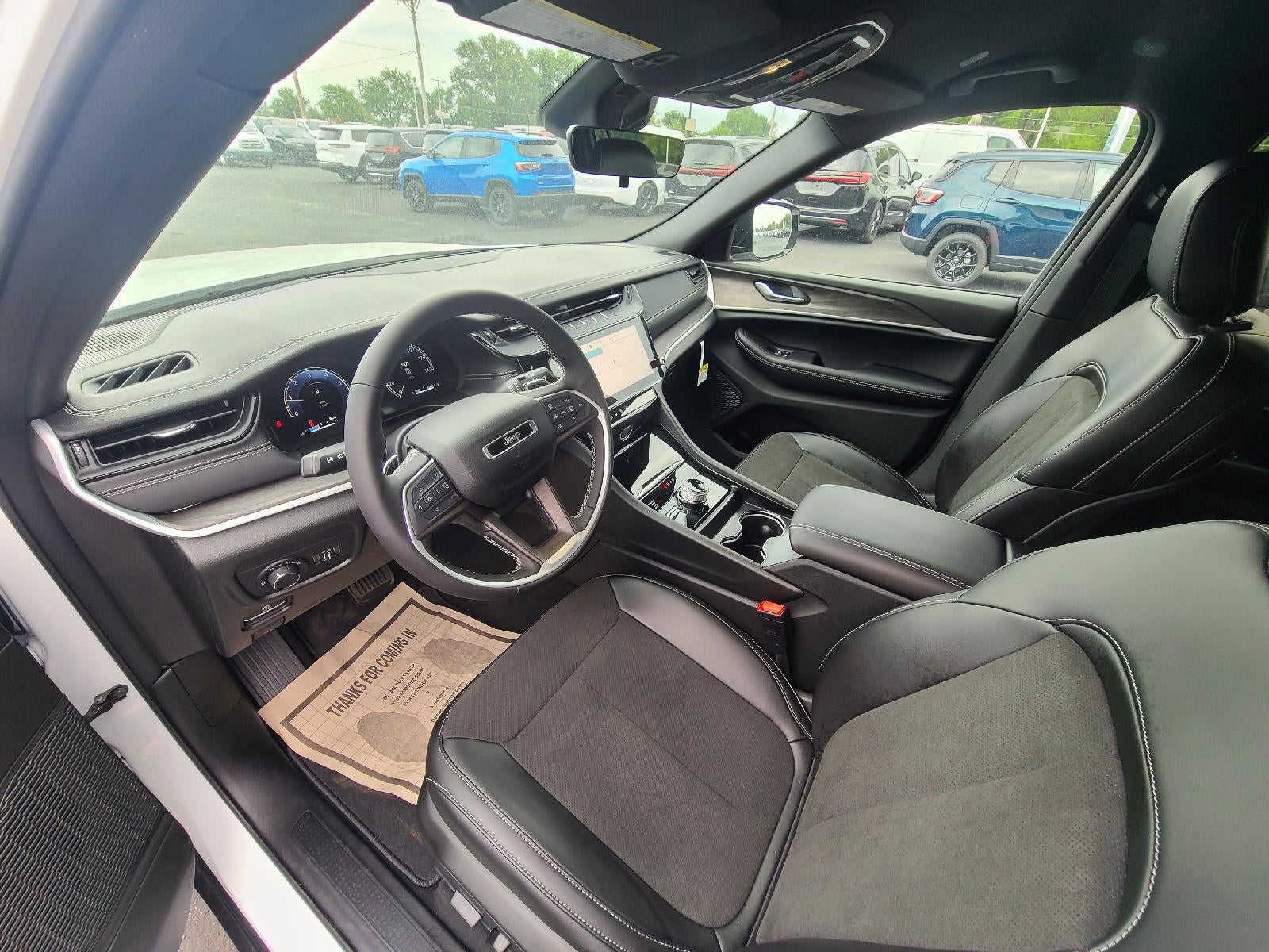 2026 Jeep Grand Cherokee GRAND CHEROKEE L LAREDO ALTITUDE 4X4