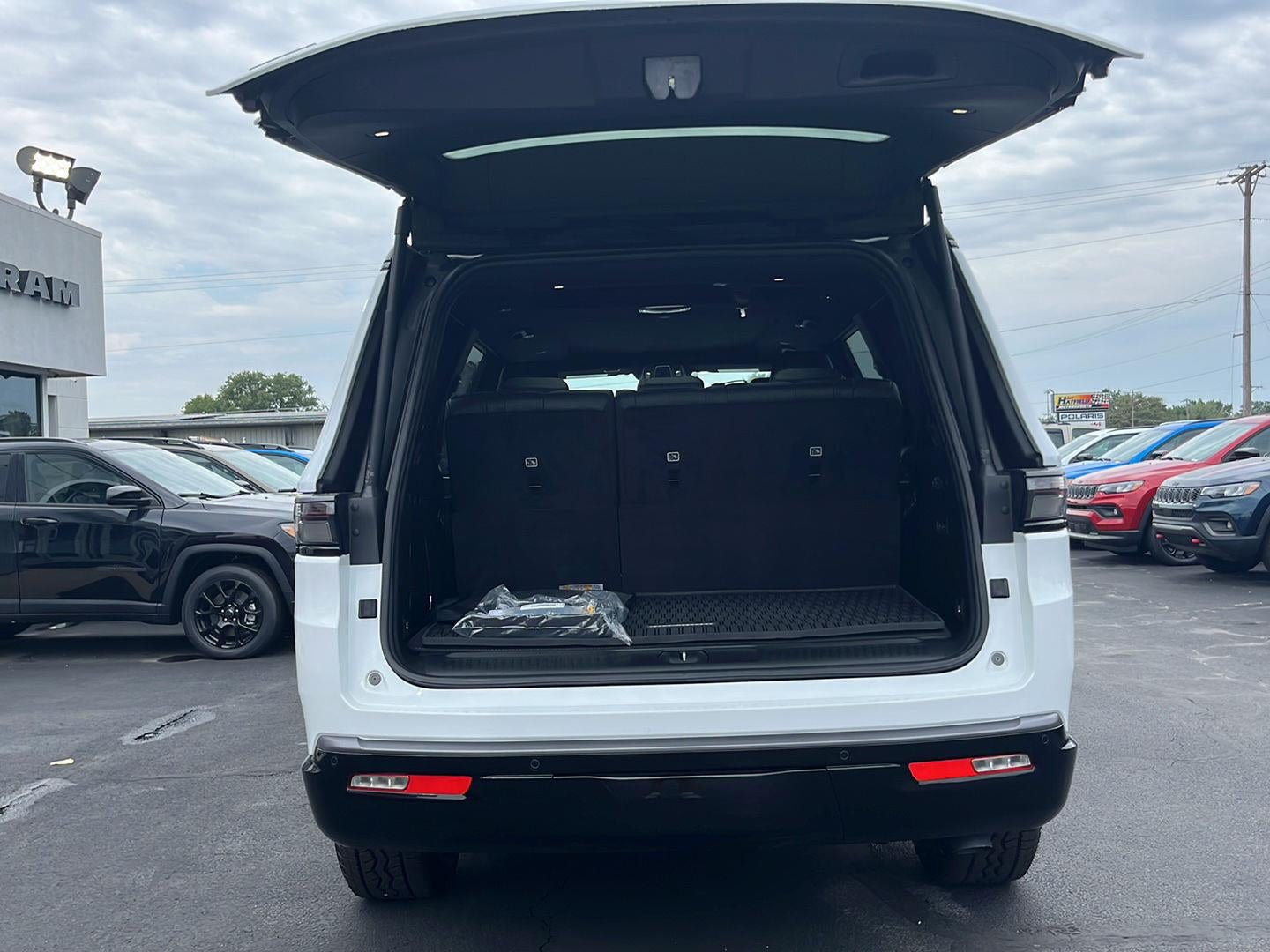 2026 Jeep Grand Wagoneer GRAND WAGONEER UPLAND 4X4