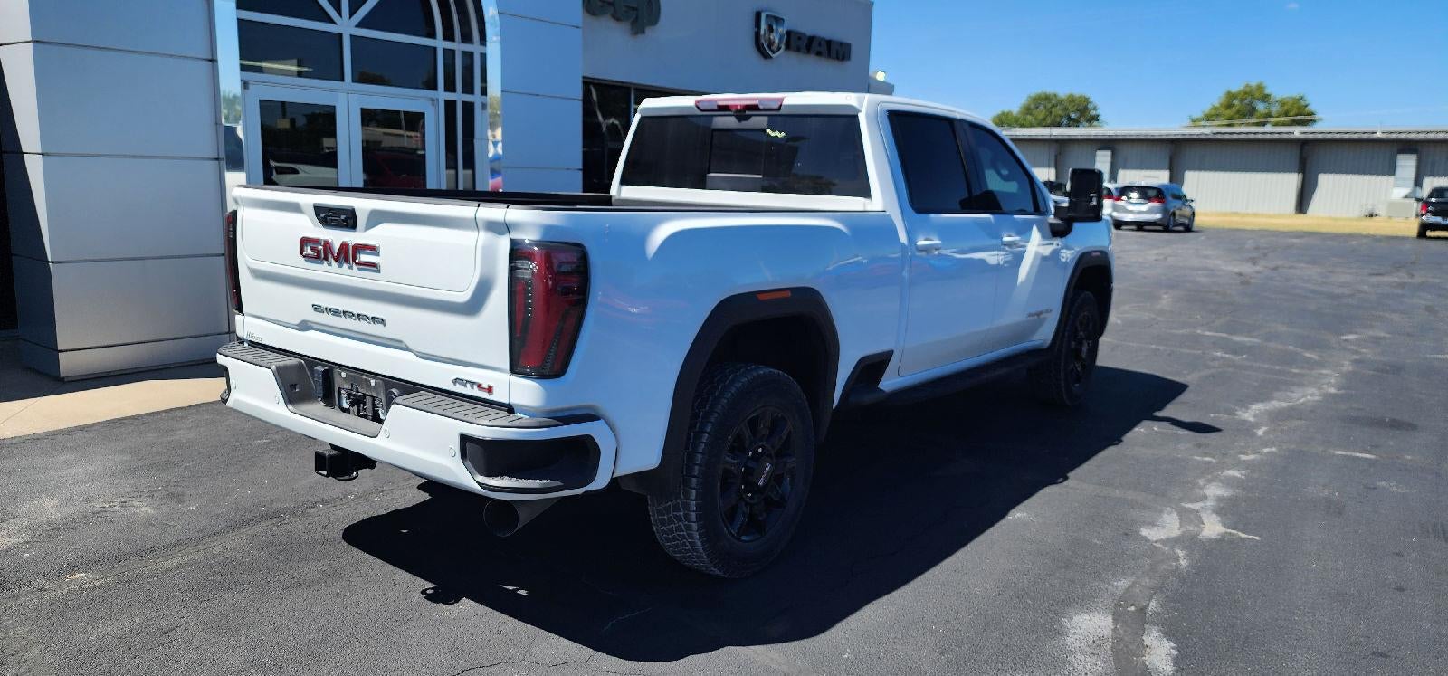2024 GMC Sierra 2500HD 4WD Crew Cab Standard Bed AT4