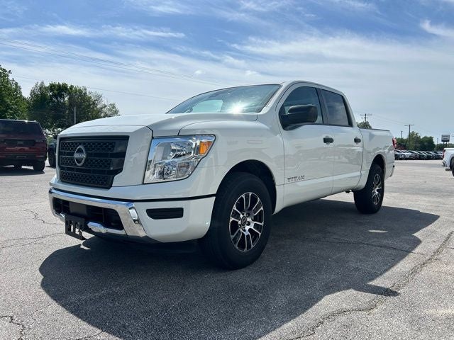 2024 Nissan TITAN Crew Cab SV 4x4