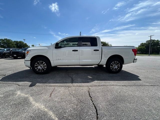 2024 Nissan TITAN Crew Cab SV 4x4