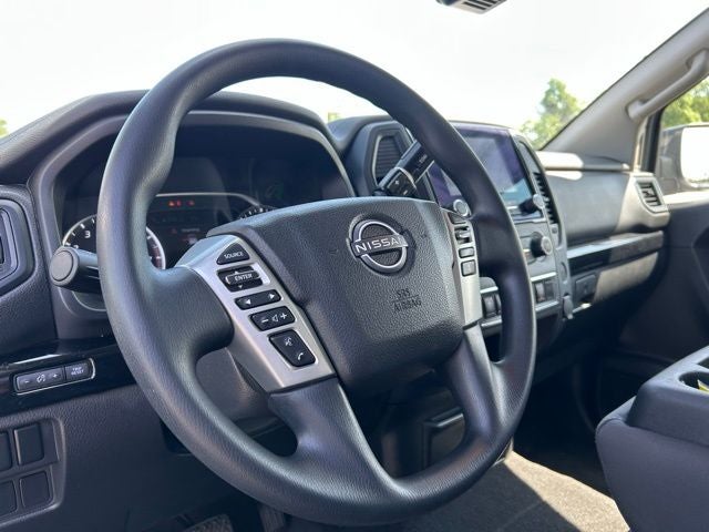2024 Nissan TITAN Crew Cab SV 4x4