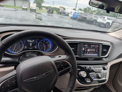 2022 Chrysler Voyager LX