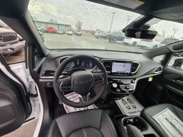 2026 Chrysler Voyager VOYAGER LX