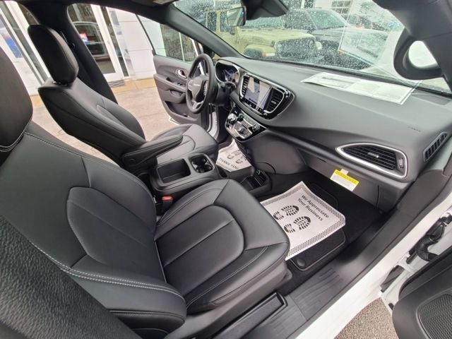 2026 Chrysler Voyager VOYAGER LX