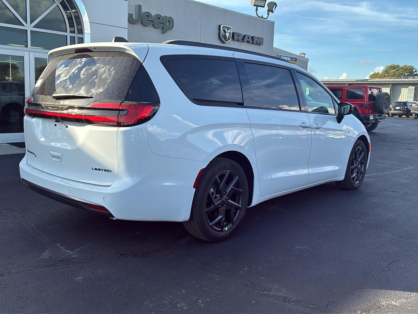 2027 Chrysler Pacifica PACIFICA LIMITED