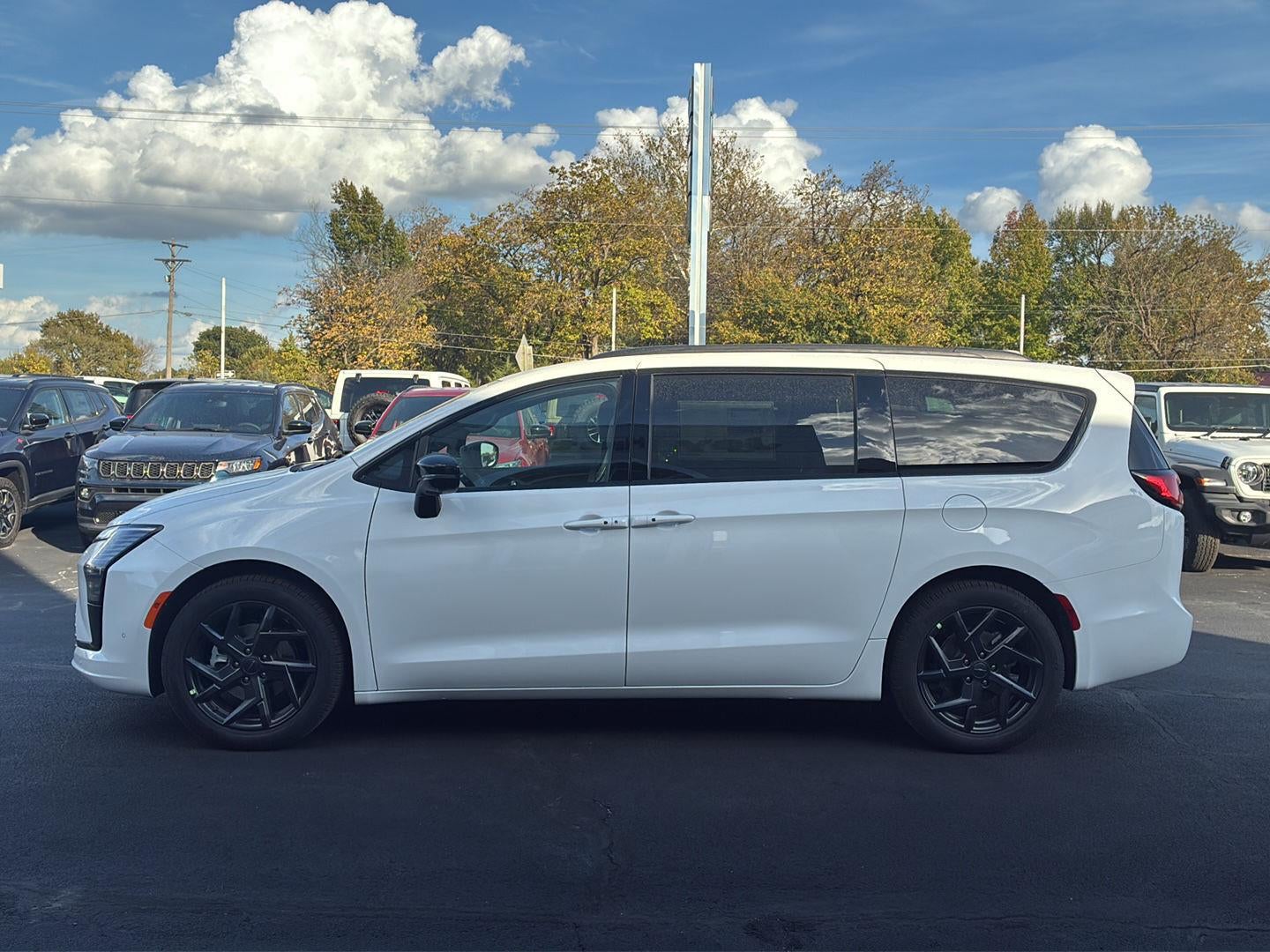 2027 Chrysler Pacifica PACIFICA LIMITED