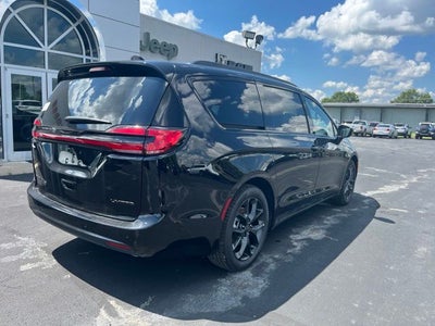 2027 Chrysler Pacifica PACIFICA LIMITED