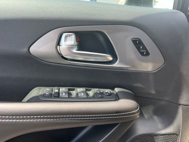 2027 Chrysler Pacifica PACIFICA LIMITED