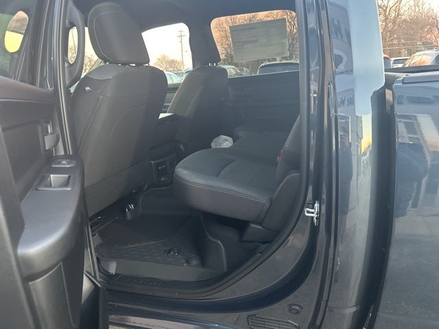 2026 RAM Ram 2500 RAM 2500 BLACK EXPRESS CREW CAB 4X4 6'4' BOX