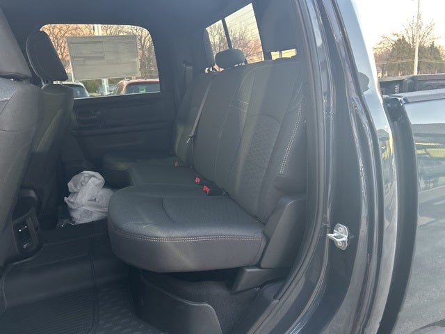 2026 RAM Ram 2500 RAM 2500 BLACK EXPRESS CREW CAB 4X4 6'4' BOX