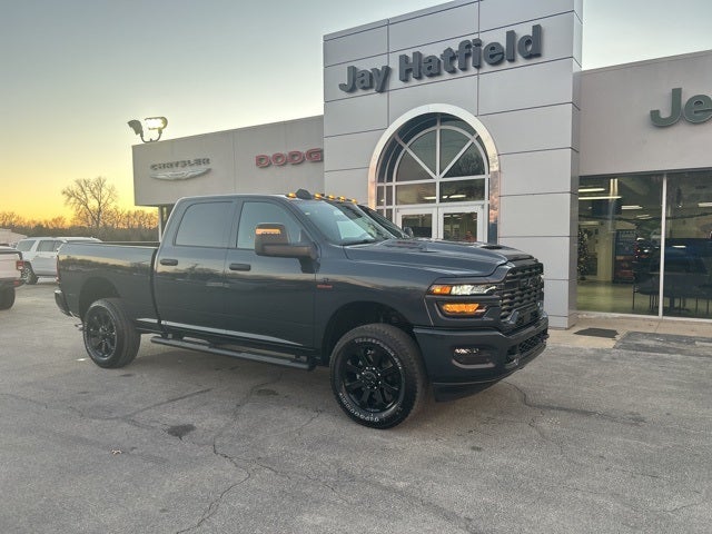 2026 RAM Ram 2500 RAM 2500 BLACK EXPRESS CREW CAB 4X4 6'4' BOX