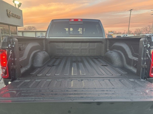 2026 RAM Ram 2500 RAM 2500 BLACK EXPRESS CREW CAB 4X4 6'4' BOX