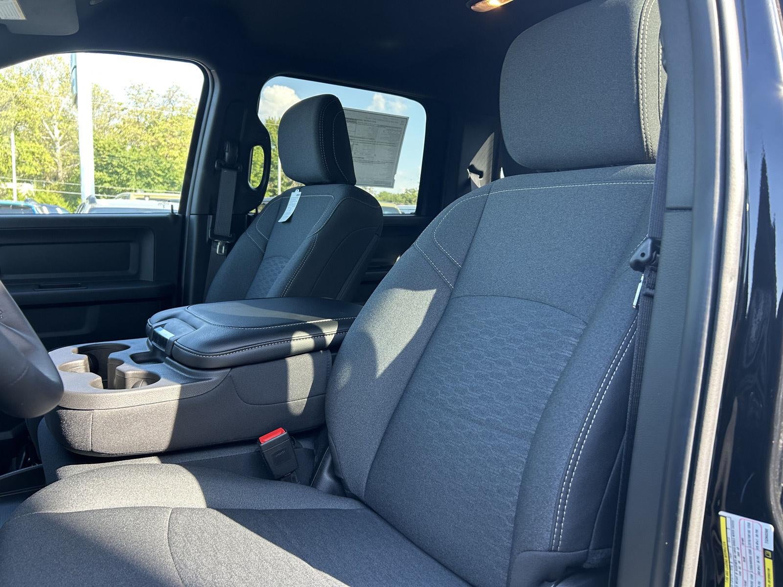 2026 RAM Ram 2500 RAM 2500 BLACK EXPRESS CREW CAB 4X4 6'4' BOX